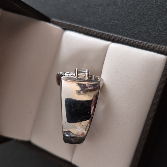 Unbranded 14k white gold diamond ring. - Picture 5 of 6